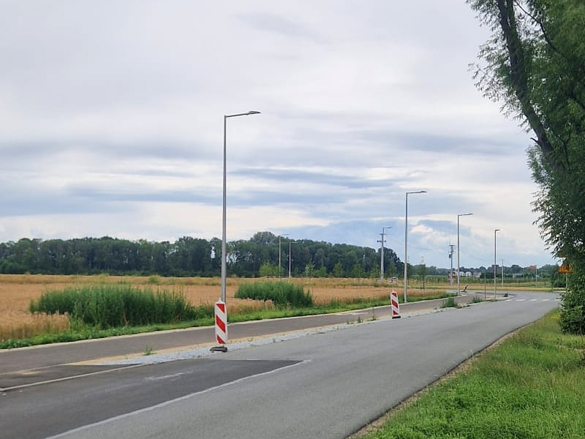 Oświetlenie drogowe na odcinku Wierzbice–Królikowice w gminie Kobierzyce — realizacja ProFiber dla BERGER BAU POLSKA Sp. z o.o.